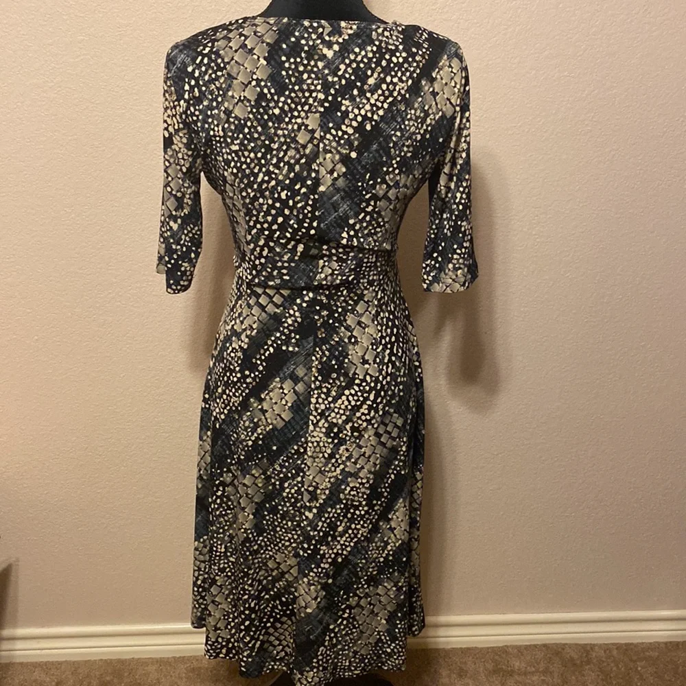 V Neck Dress 1/2 Sleeve - Picture 4 of 8